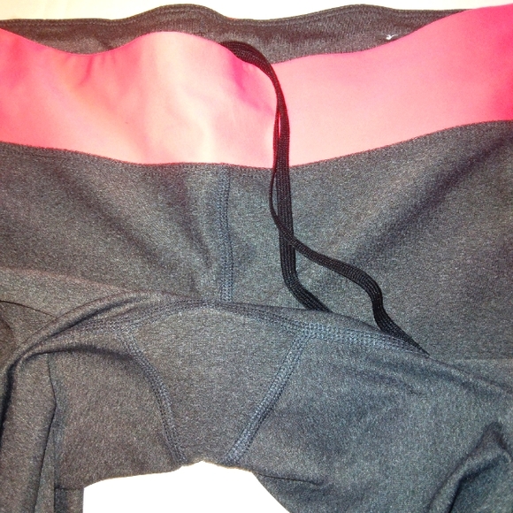 NWOT~XERSION~Women's Moisture Wicking Athletic Capri Pants~Large - Picture 7 of 14